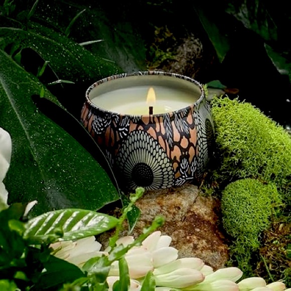 Voluspa Limited-Edition Candle Yashioka Gardenia - Picture 2 of 9